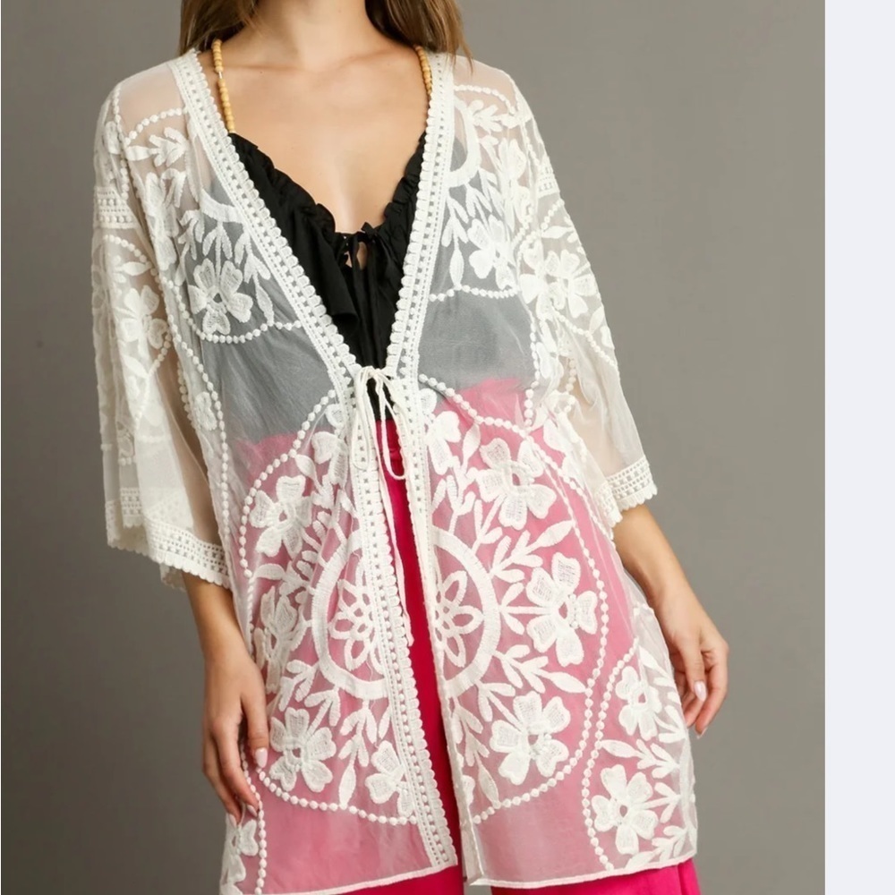 Umgee white floral lace kimono / swimsuit coverup Size Medium